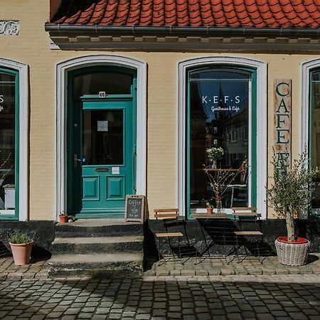 Kefs Guesthouse & Cafe Эрёскёбинг Экстерьер фото