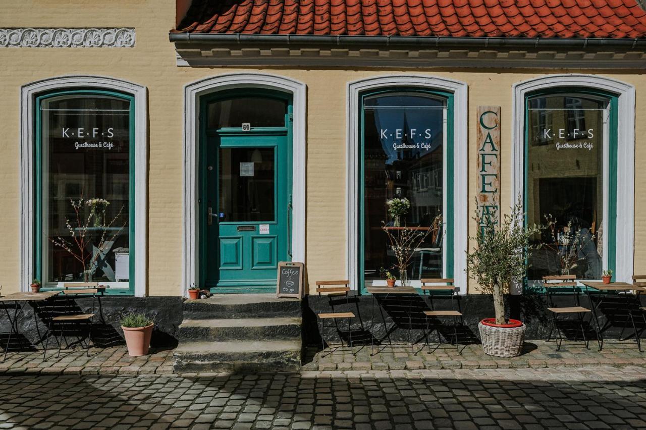 Kefs Guesthouse & Cafe Эрёскёбинг Экстерьер фото