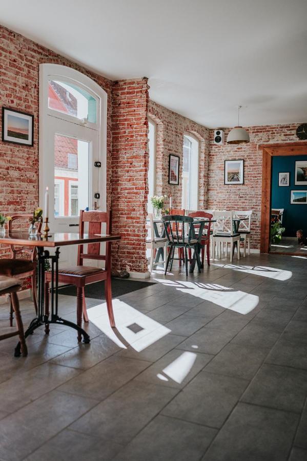 Kefs Guesthouse & Cafe Эрёскёбинг Экстерьер фото