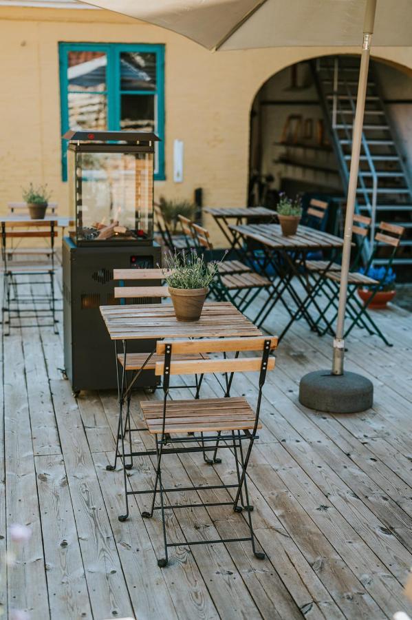 Kefs Guesthouse & Cafe Эрёскёбинг Экстерьер фото