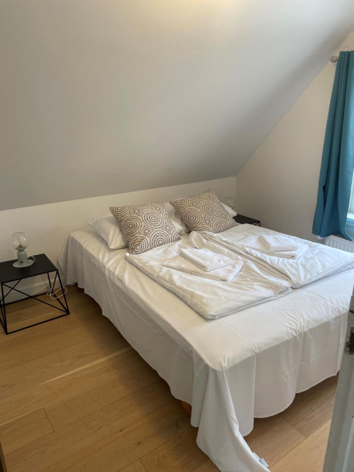 Kefs Guesthouse & Cafe Эрёскёбинг Экстерьер фото