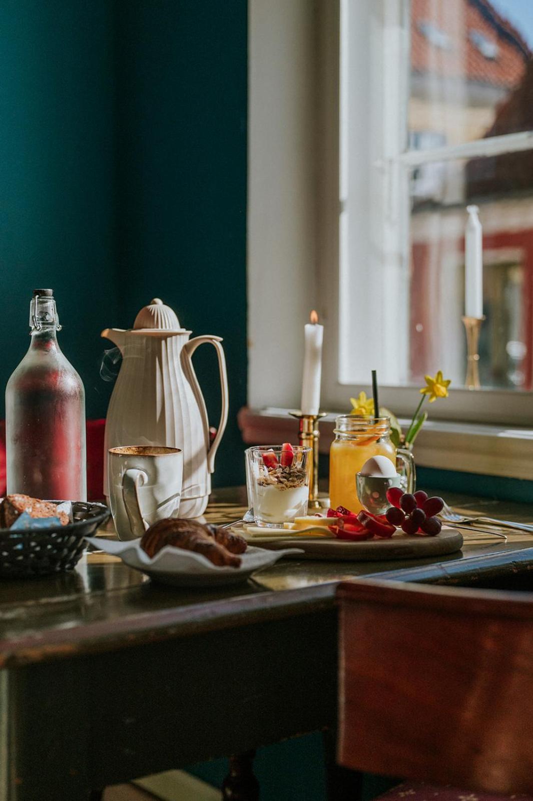 Kefs Guesthouse & Cafe Эрёскёбинг Экстерьер фото